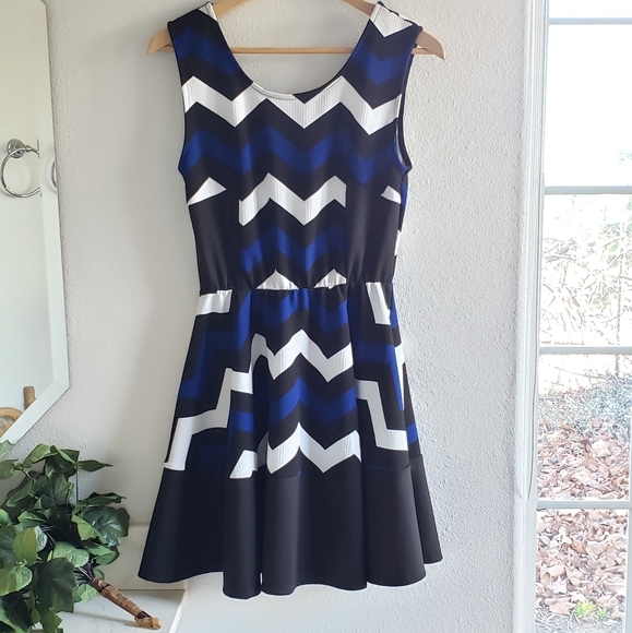 Liberty Love Dresses & Skirts - Liberty Love Black Chevron Dress Size Large